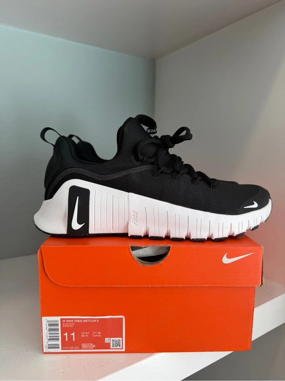 Nike Free Metcon 6 Women’s Black White FJ7126-001 size 11